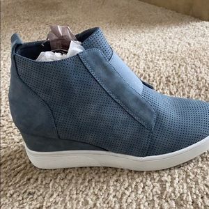 Wedge shoes